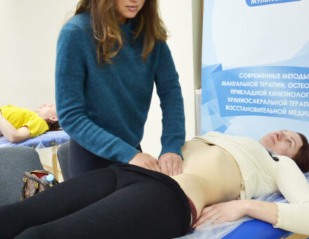 Анатомія та пальпація внутрішніх органів та їх взаємозв’язок з локомоторною системою. Семінар для остеопатів Школа «Реабілітолог» 9807